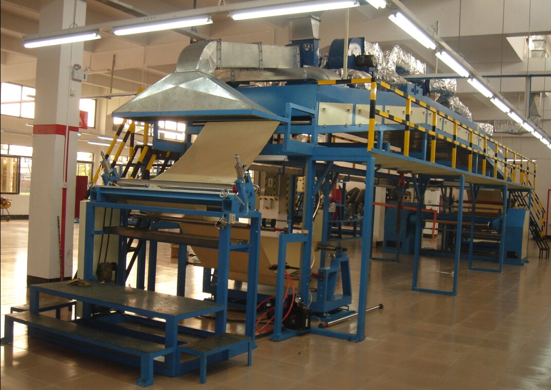 賜昌鞋廠現(xiàn)場不干膠自粘機、鞋材貼合機、強力膠貼合機、布料貼合機、泡綿貼合機、EVA貼合機