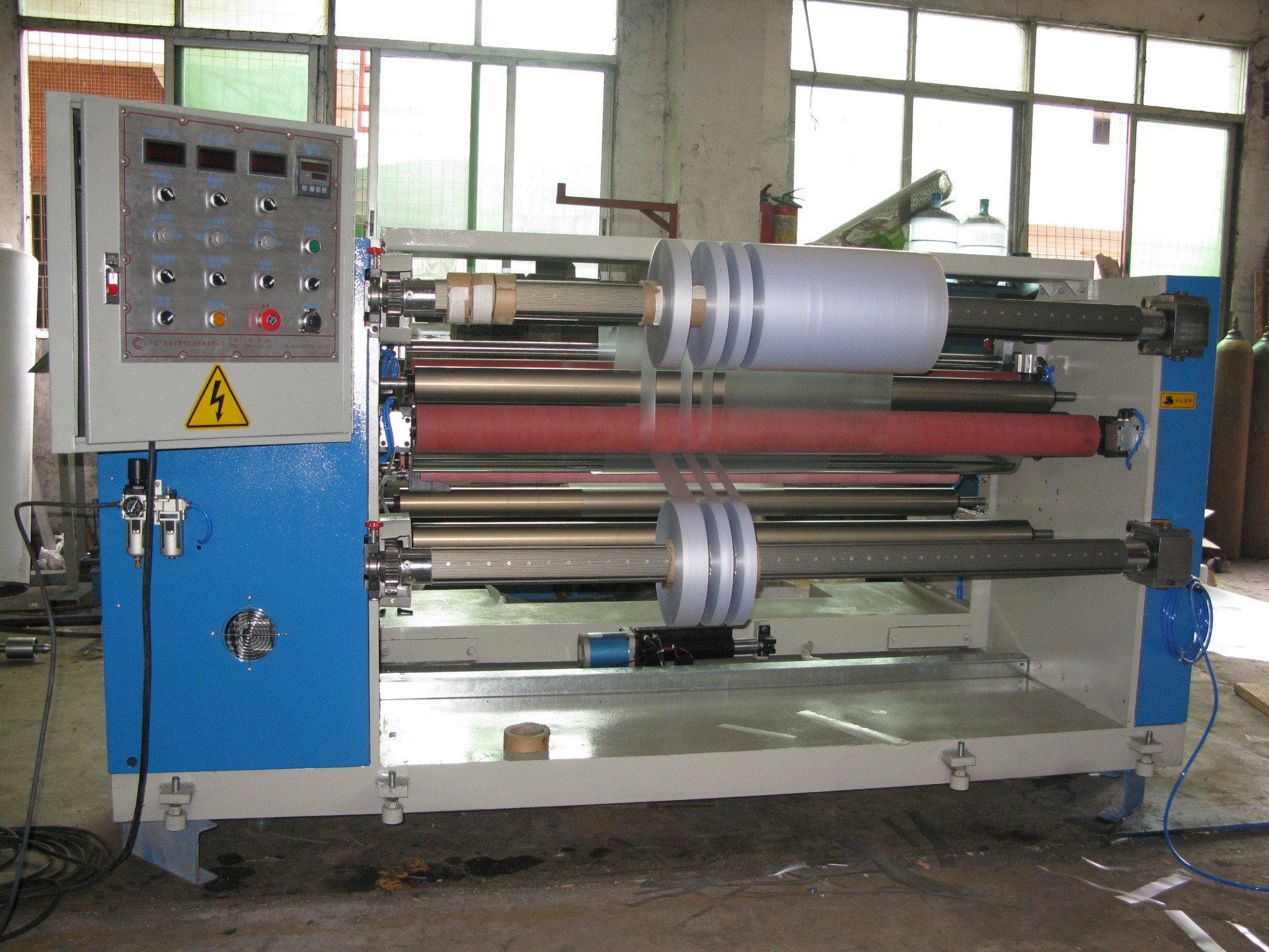 分切機(jī)是什么 ？分切機(jī)的工作原理